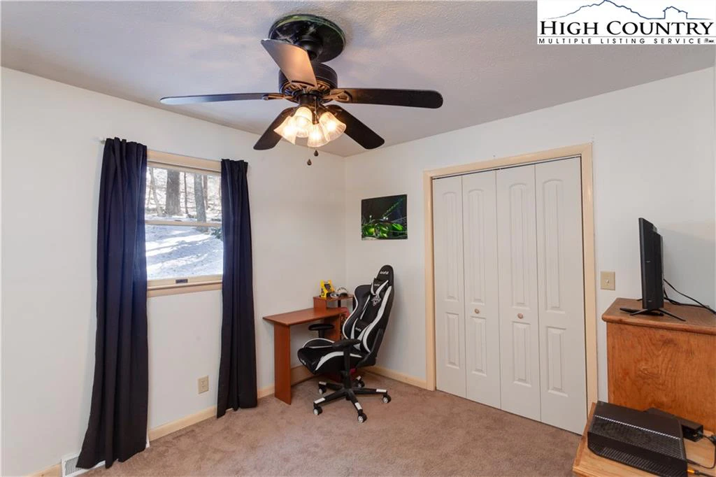 Image number 11 for the current listing