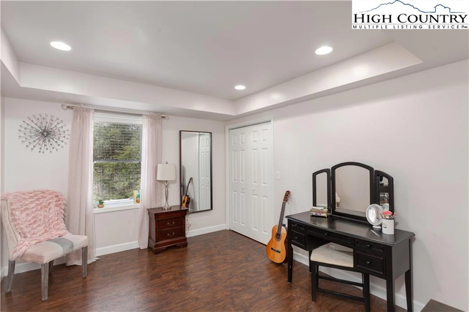 Image number 8 for the current listing