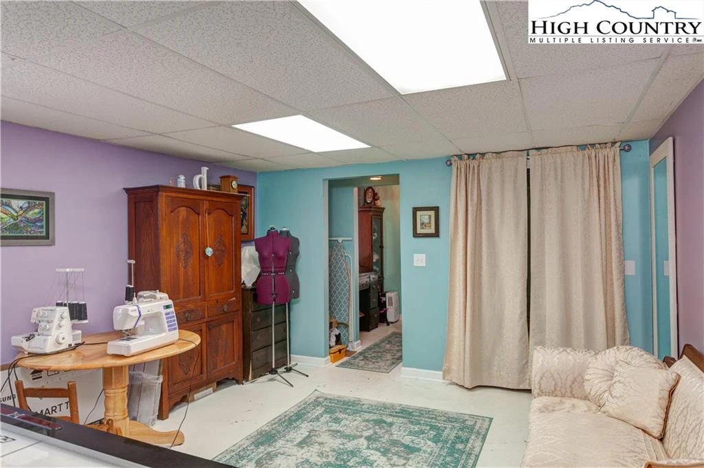 Image number 7 for the current listing