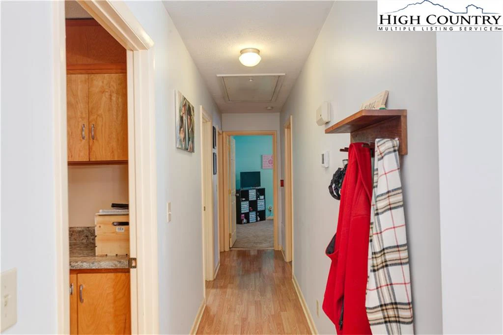Image number 19 for the current listing