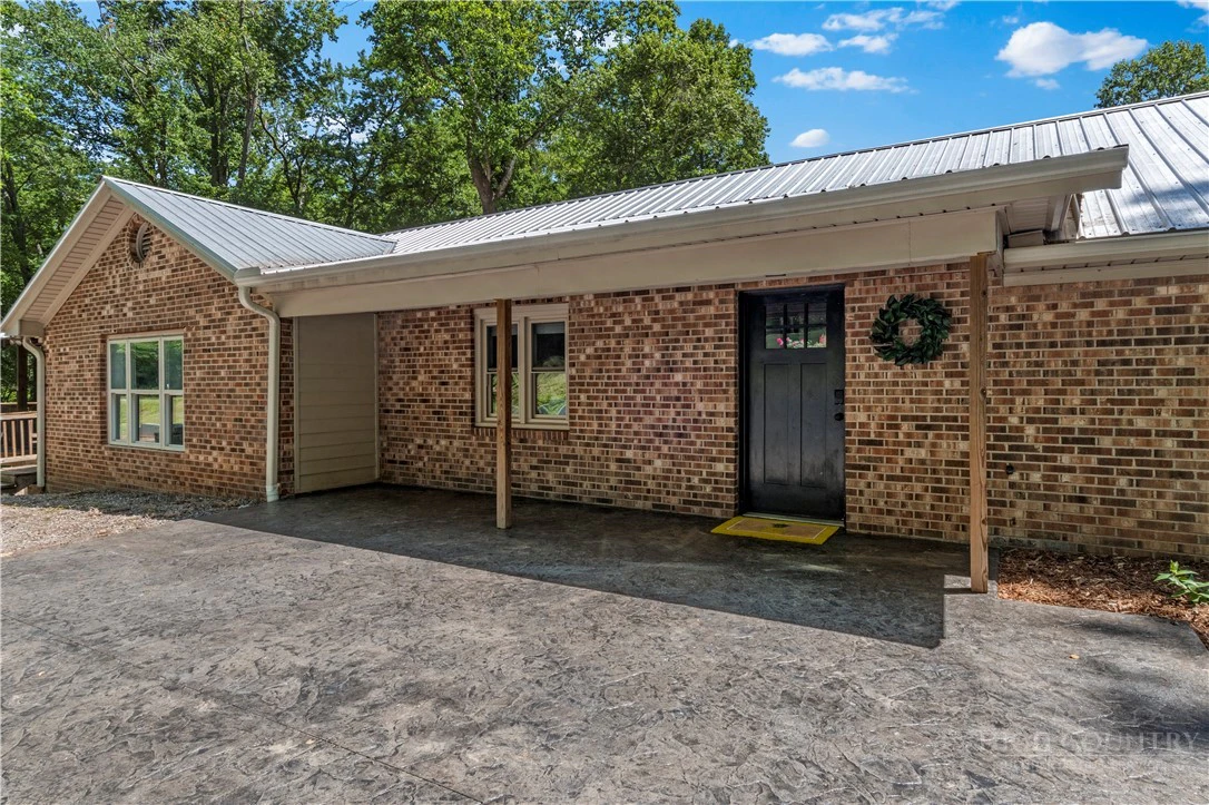 Image number 19 for the current listing