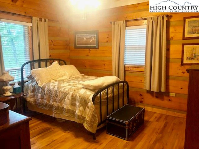 Image number 9 for the current listing