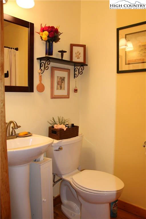 Image number 8 for the current listing