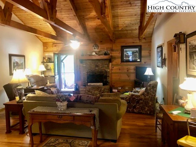 Image number 13 for the current listing