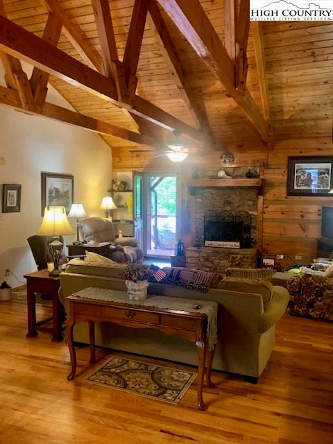 Image number 12 for the current listing