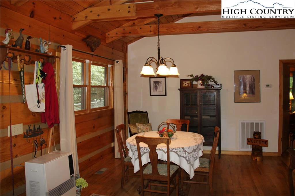 Image number 11 for the current listing