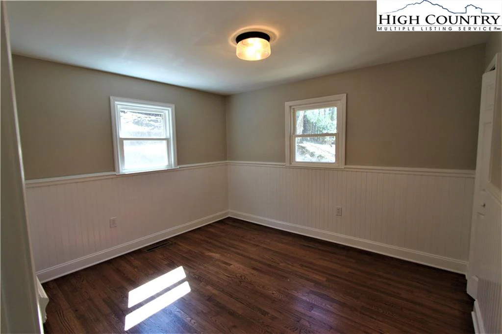 Image number 21 for the current listing