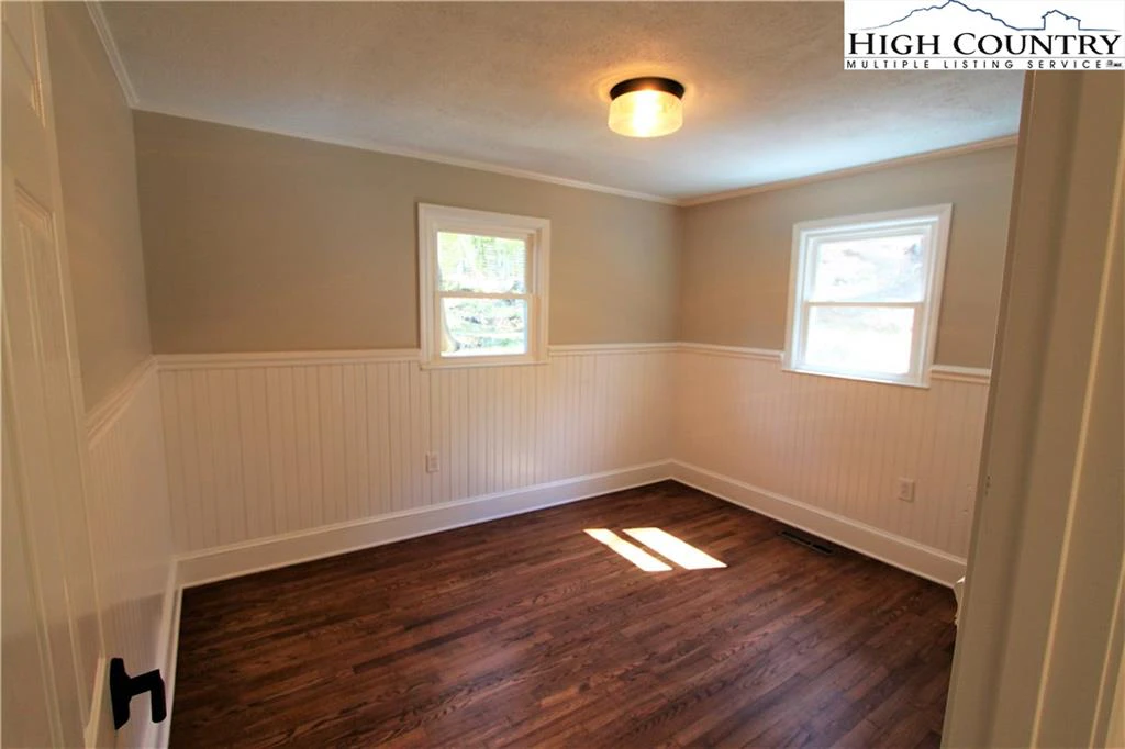 Image number 20 for the current listing