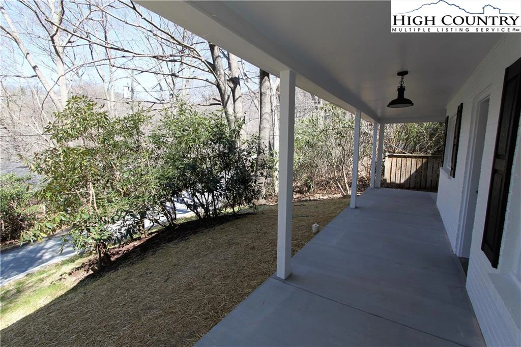 Image number 28 for the current listing