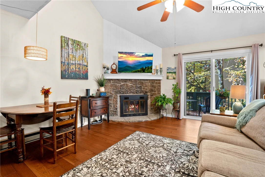 Image number 21 for the current listing