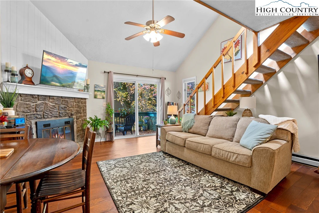 Image number 20 for the current listing