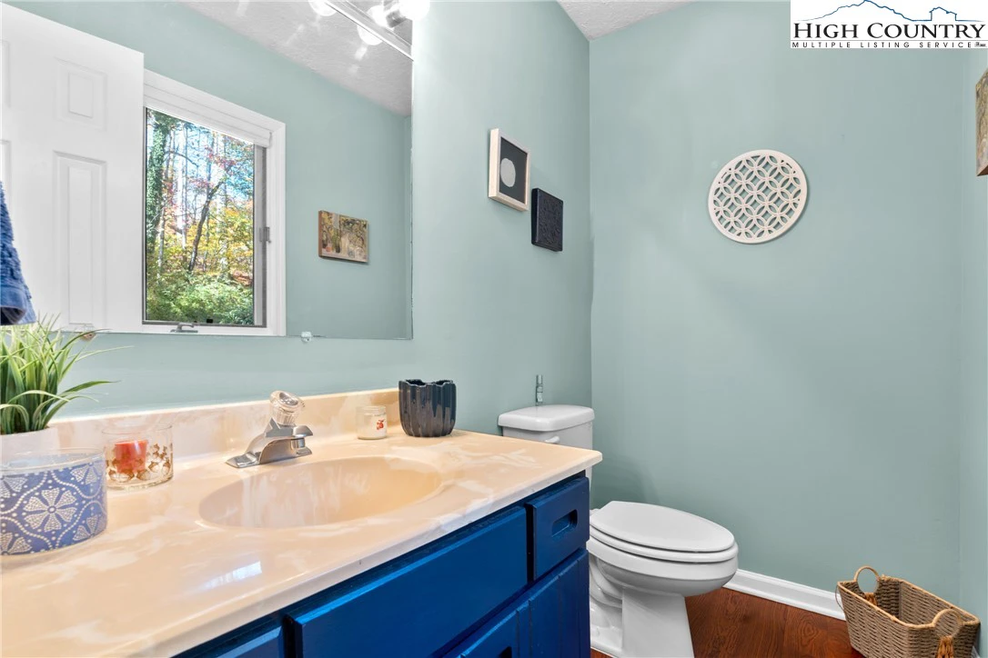 Image number 2 for the current listing