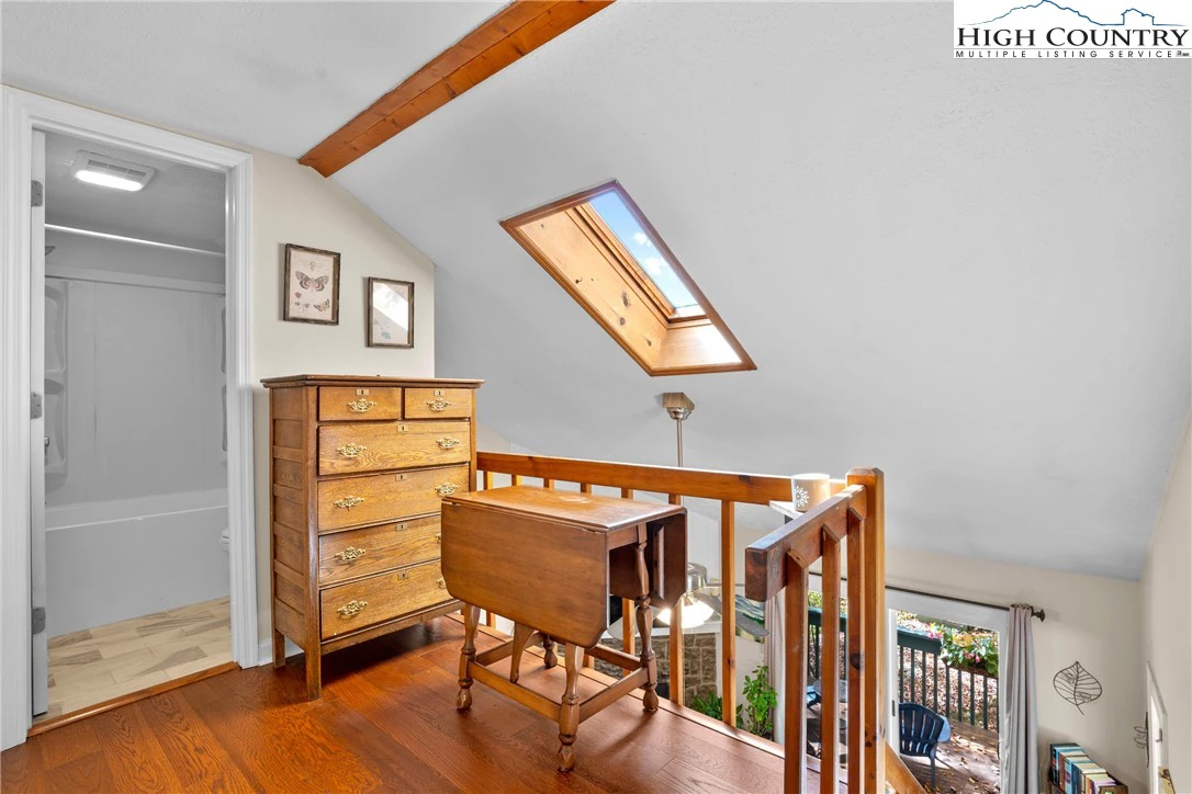 Image number 14 for the current listing