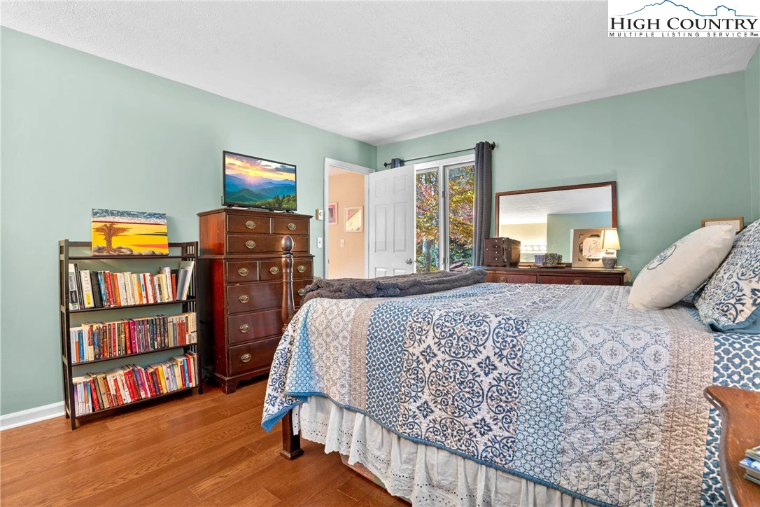 Image number 11 for the current listing