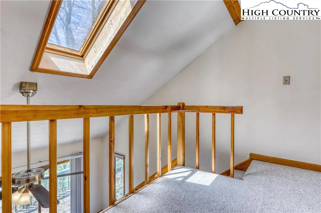Image number 9 for the current listing