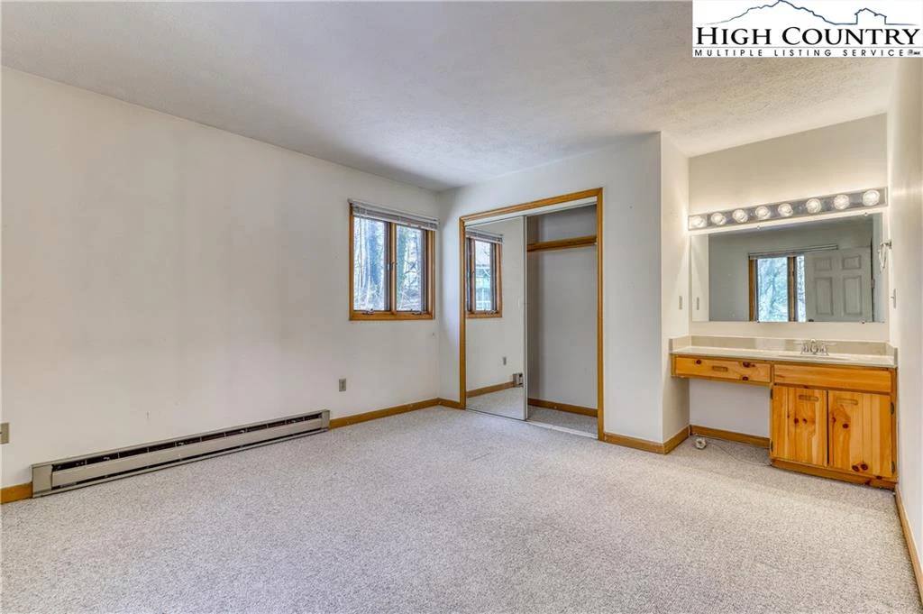 Image number 7 for the current listing