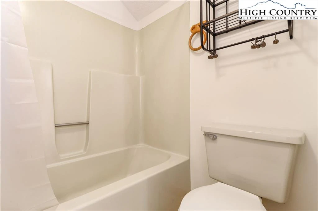 Image number 6 for the current listing
