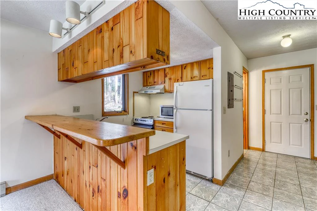 Image number 13 for the current listing