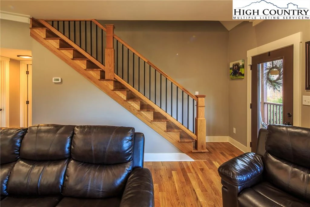 Image number 14 for the current listing