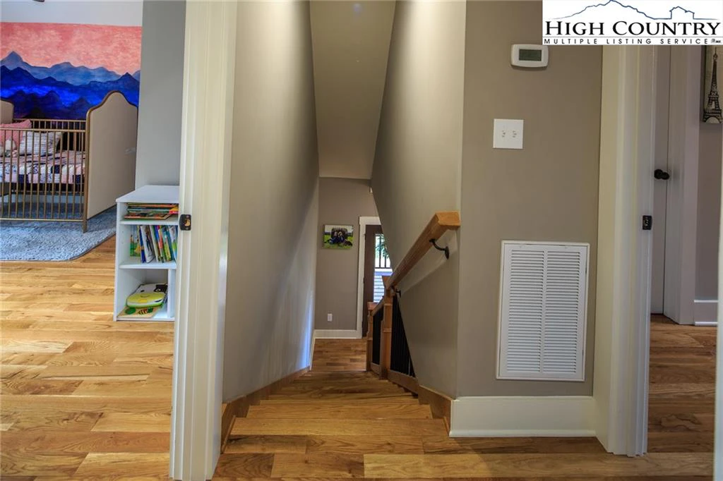 Image number 3 for the current listing