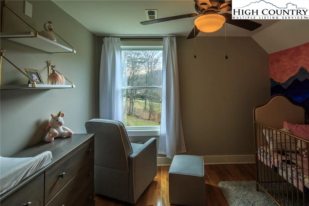 Image number 5 for the current listing