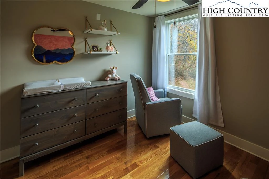 Image number 6 for the current listing