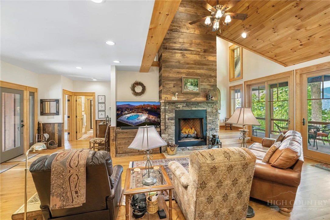 Image number 3 for the current listing