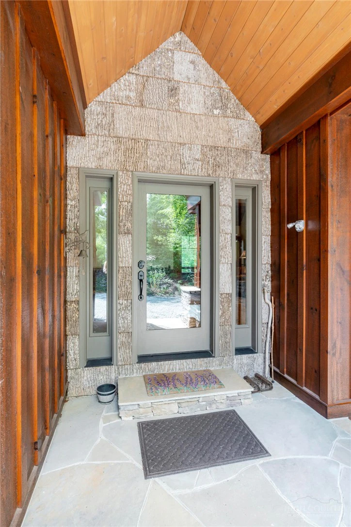 Image number 4 for the current listing