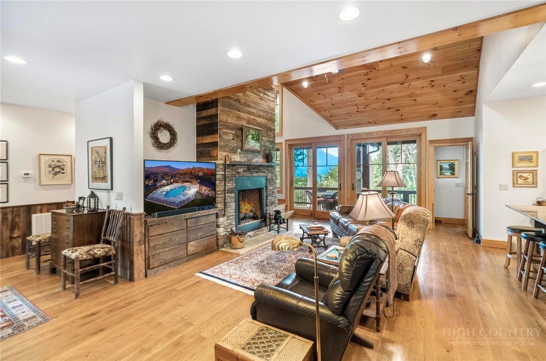 Image number 5 for the current listing