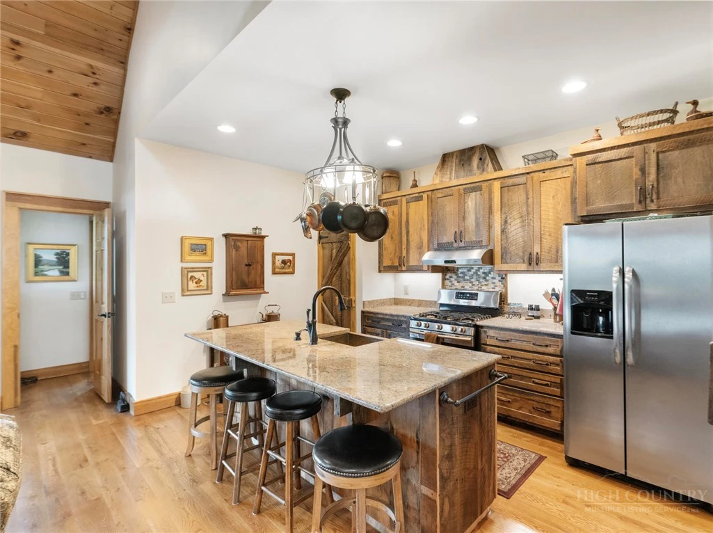 Image number 7 for the current listing
