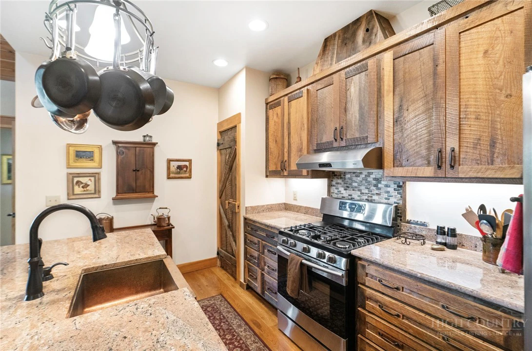 Image number 10 for the current listing