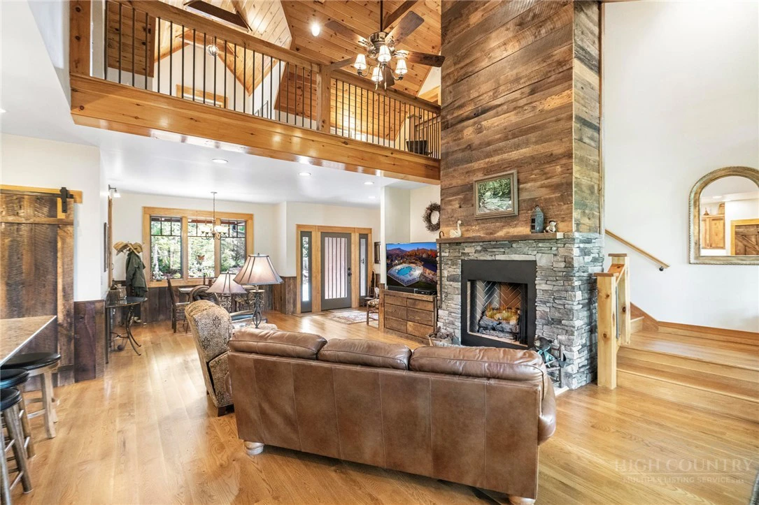 Image number 12 for the current listing