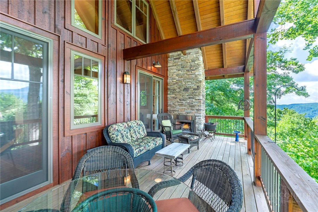 Image number 14 for the current listing