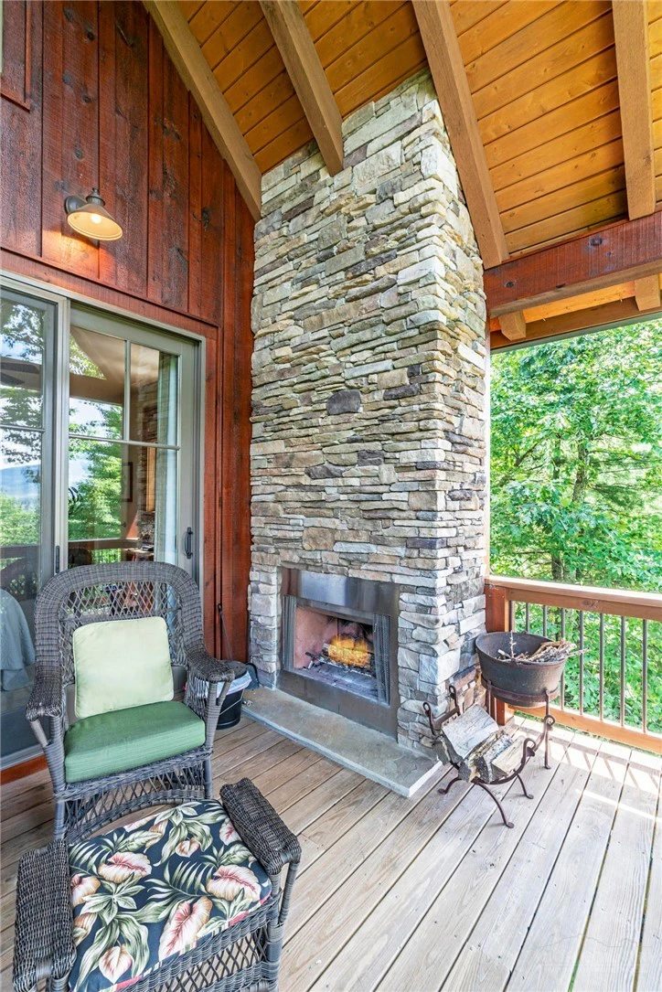 Image number 15 for the current listing