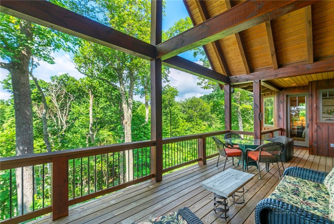 Image number 17 for the current listing