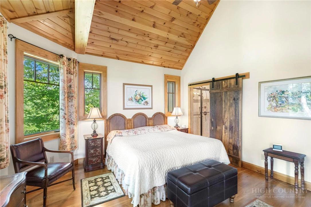 Image number 19 for the current listing