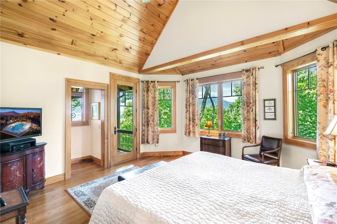 Image number 21 for the current listing