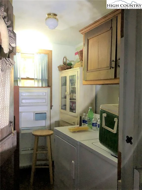 Image number 18 for the current listing