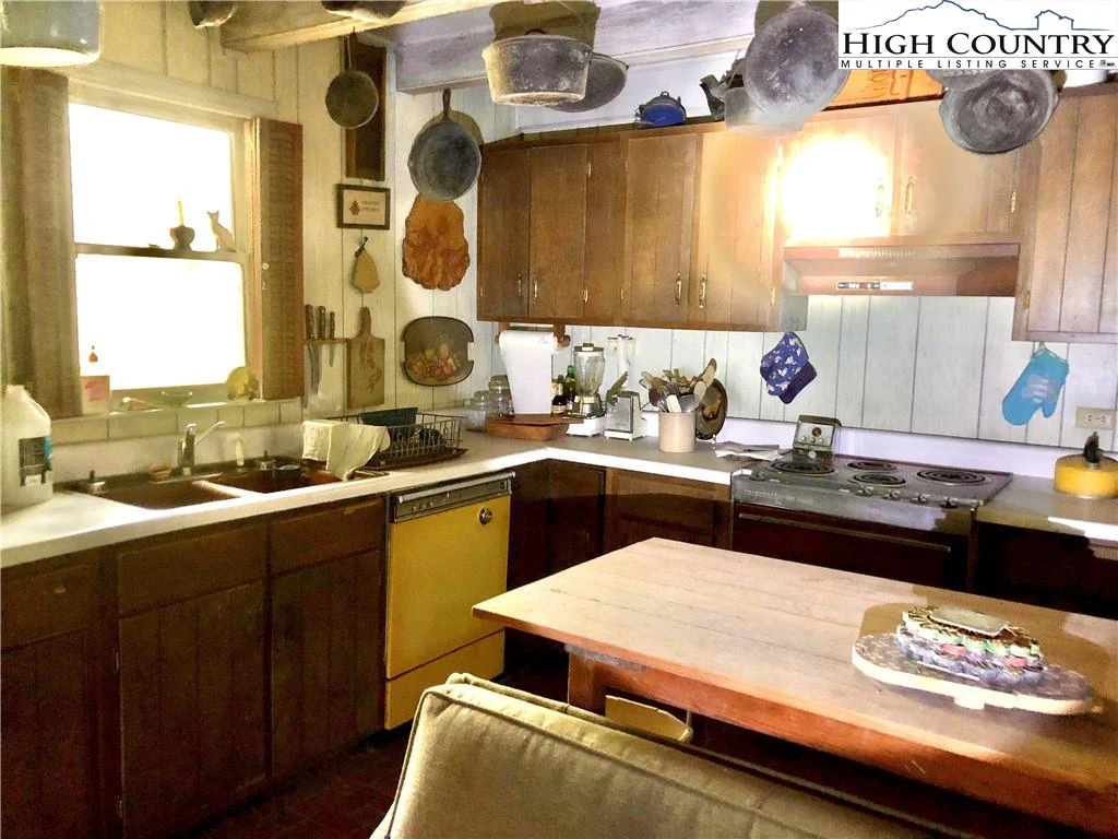 Image number 17 for the current listing