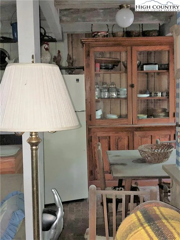 Image number 2 for the current listing