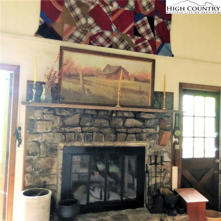 Image number 26 for the current listing