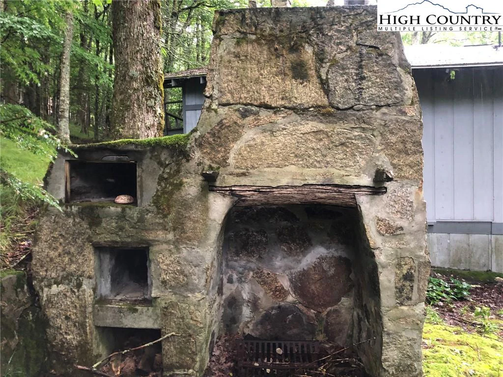 Image number 4 for the current listing