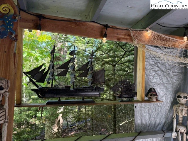 Image number 14 for the current listing