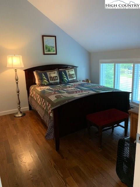 Image number 12 for the current listing