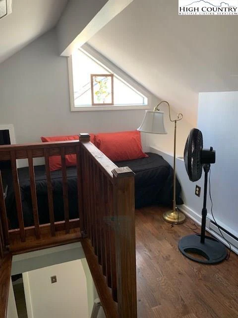 Image number 8 for the current listing