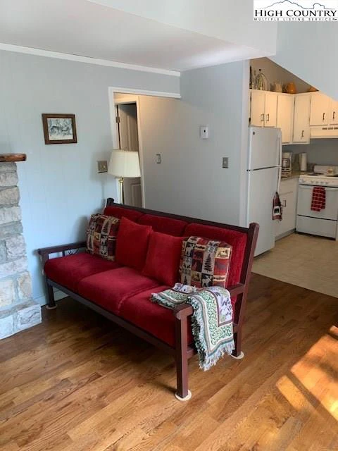 Image number 5 for the current listing
