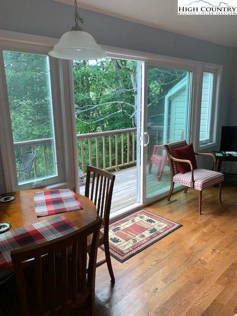 Image number 4 for the current listing