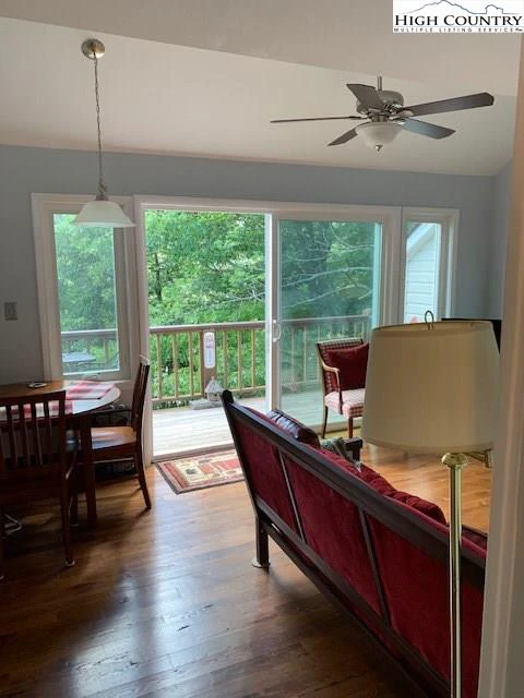 Image number 3 for the current listing