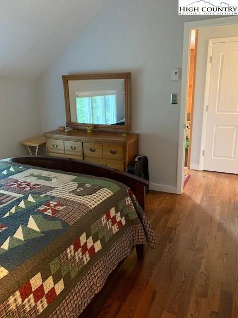 Image number 19 for the current listing