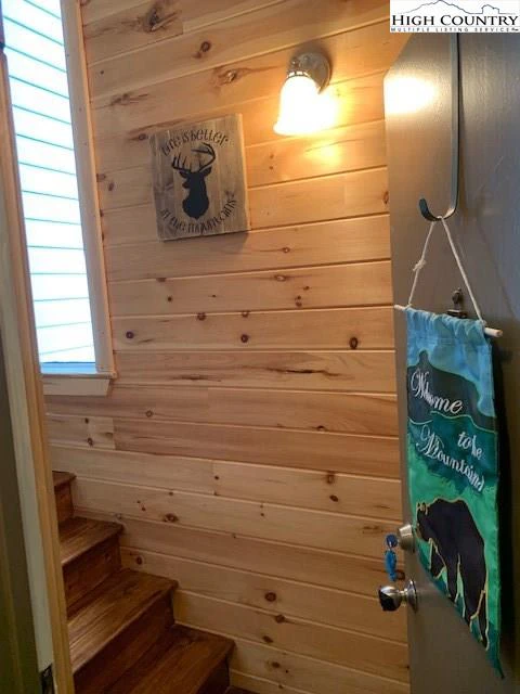 Image number 14 for the current listing